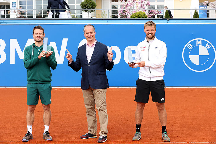 Wesley Koolhof, Sebastian Mackensen (Leiter Markt Deutschland BMW Group), Kevin Krawietz (Photo by Alexander Hassenstein/Getty Images)
